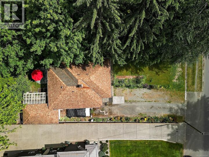 Property Photo:  15 King George Street South  BC V0R 2G0 