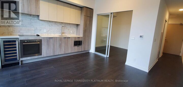 Property Photo:  2020 Bathurst Street 725  ON M5P 0A6 