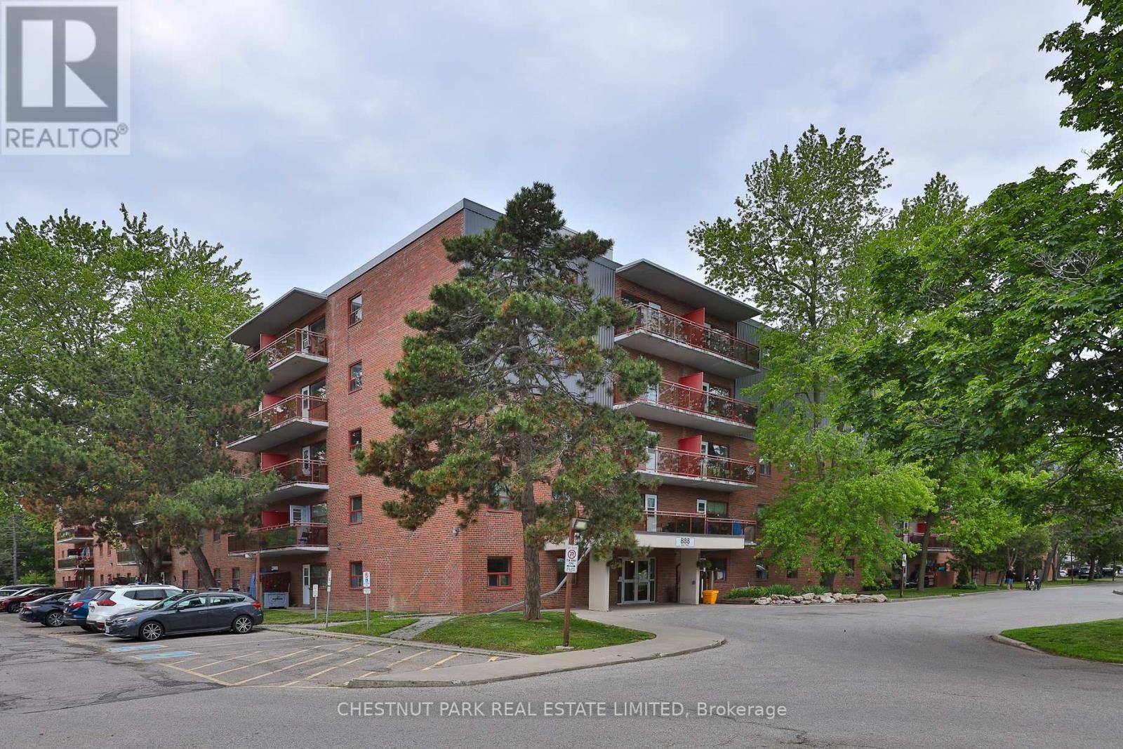 Property Photo: 888 Glen Street 525 ON L1J 5Z4