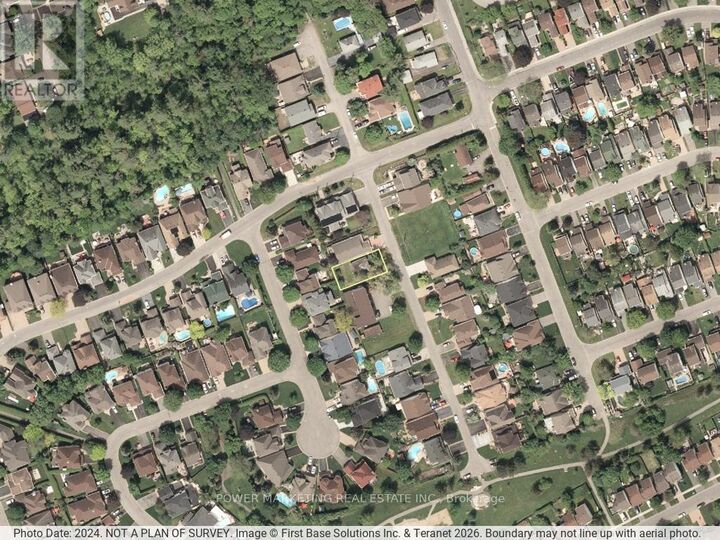 Property Photo:  924 Beauchamp Avenue  ON K1C 3A8 