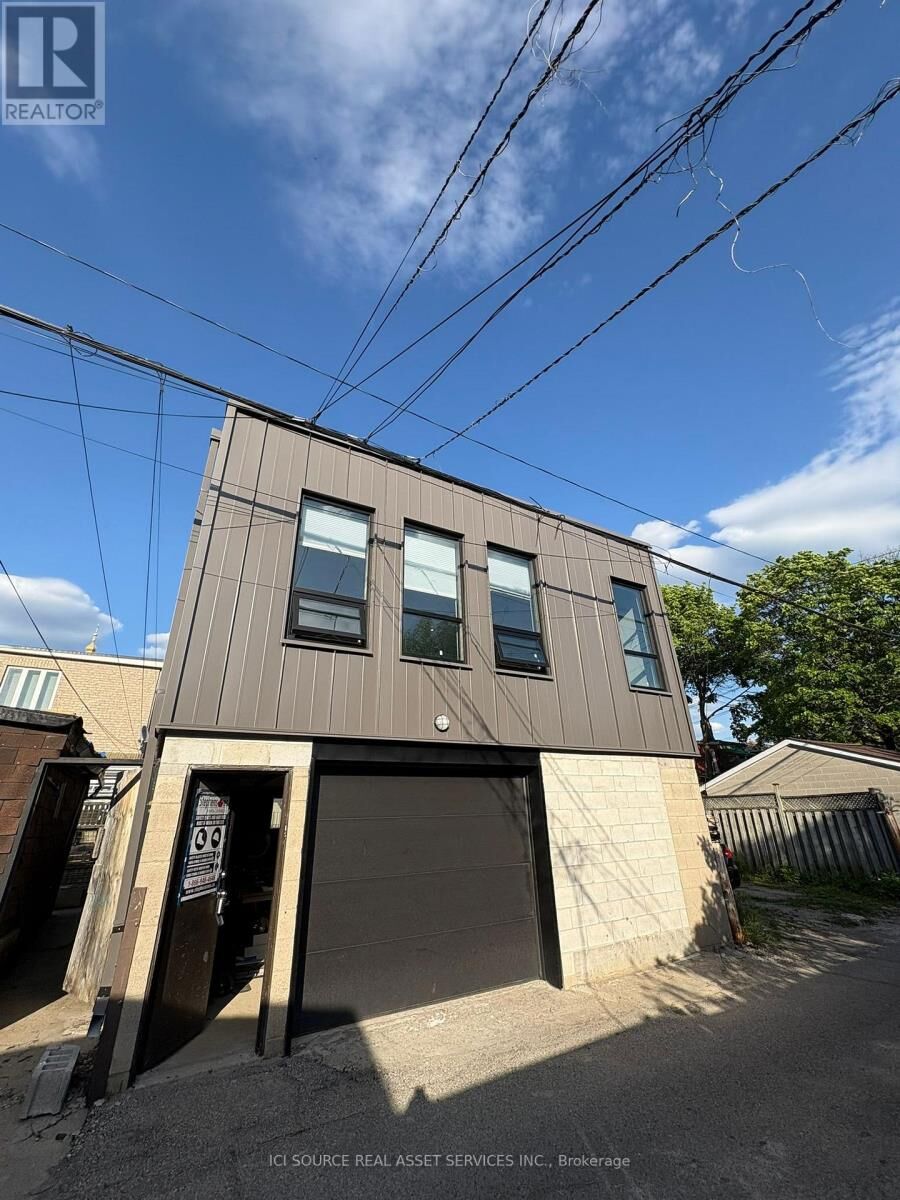 Property Photo: 822 Ossington Avenue ON M6G 3V1