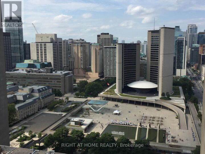 Property Photo:  70 Temperance Street 2716  ON M5H 0B1 