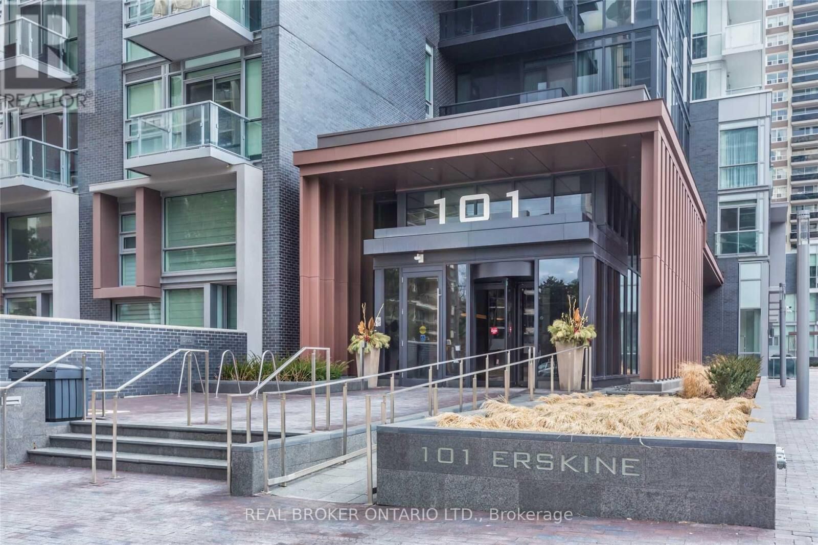 Property Photo:  101 Erskine Avenue 813  ON M4P 0C5 