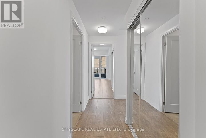 Property Photo:  286 Main Street 2007  ON M4C 4X4 