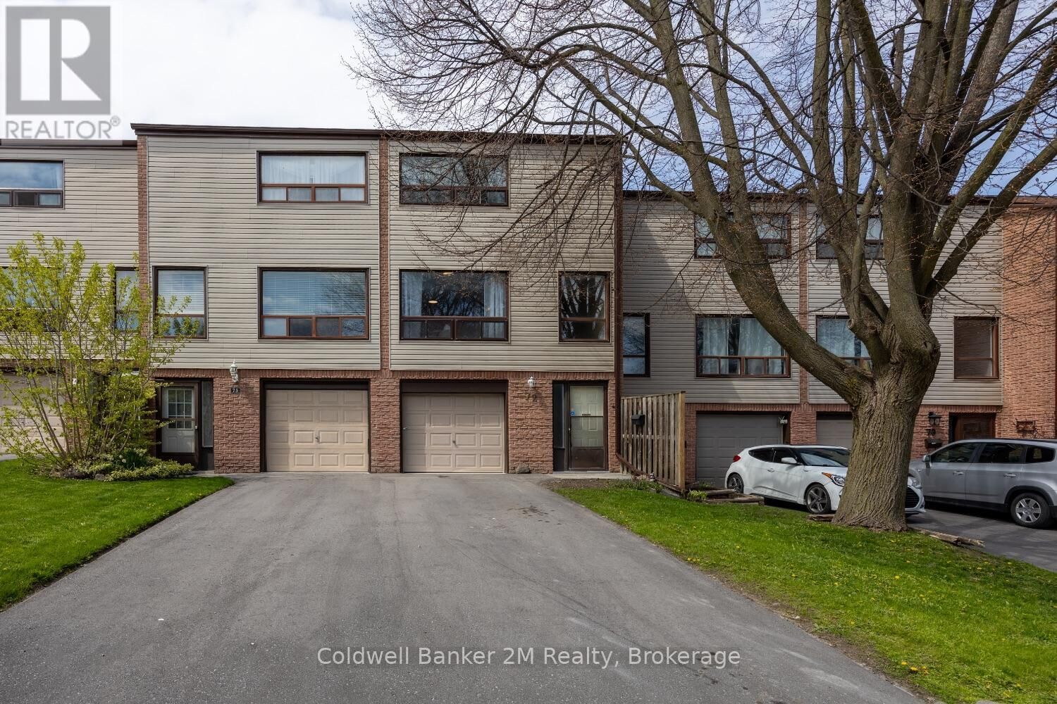 Photo de la propriété:  72 Parklane Circle  ON L1C 3V9 