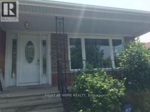 Property Photo:  9 Chalet (Upper) Road  ON M2J 3V4 