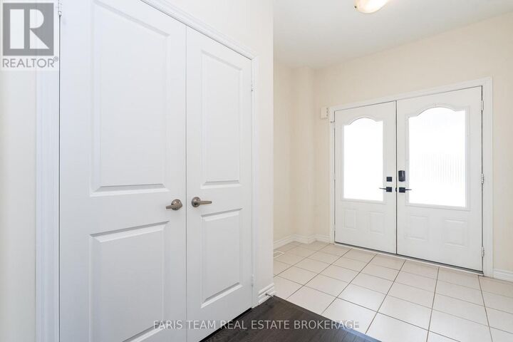 Property Photo:  175 Muirfield Drive  ON L4N 5E9 