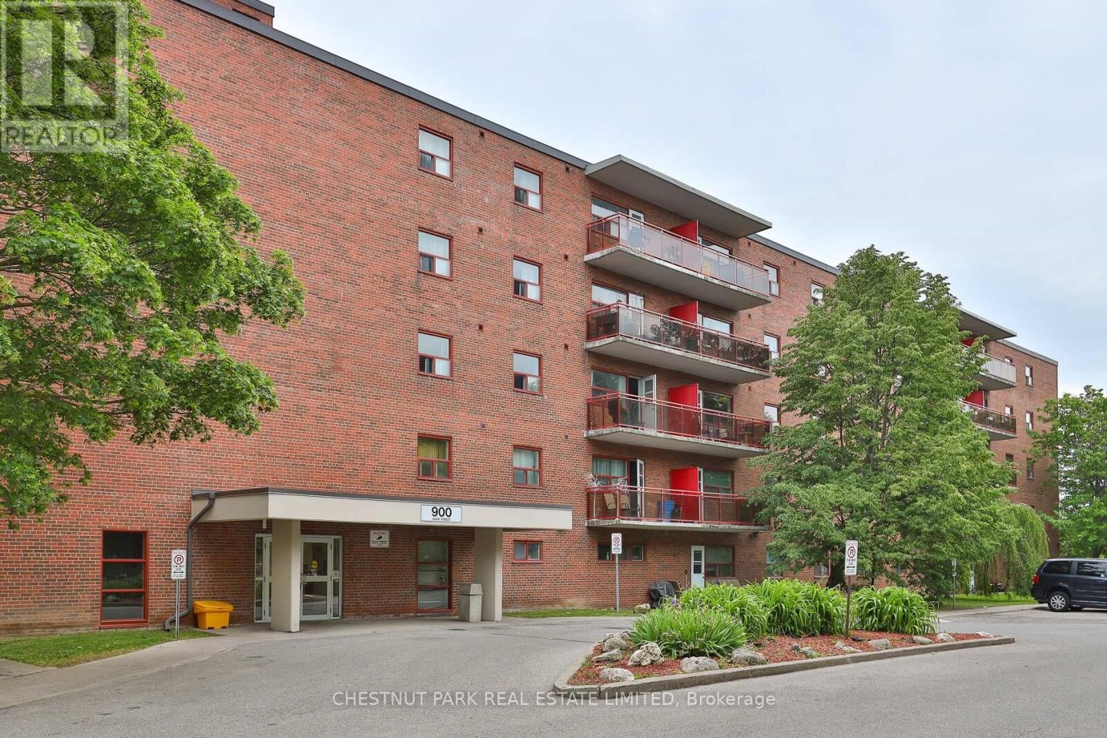 Property Photo: 900 Glen Street 218 ON L1J 5Z4