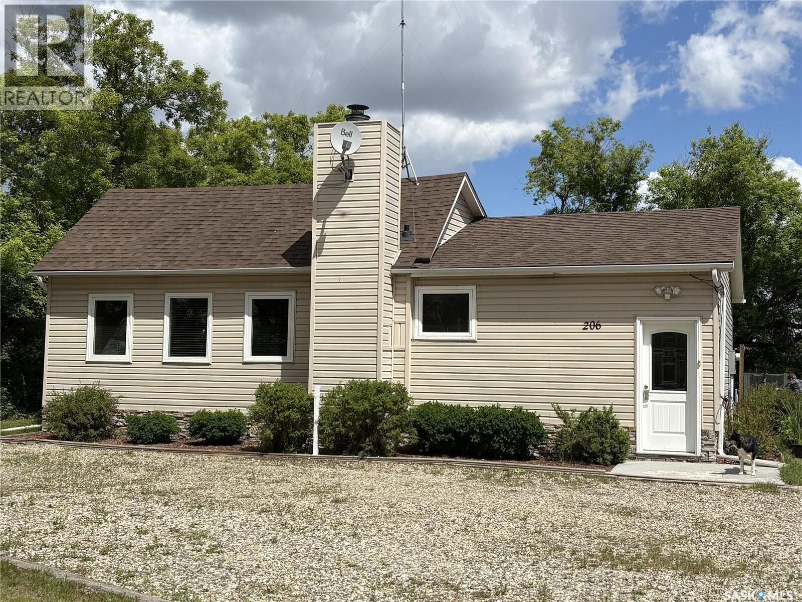 Property Photo:  206 Cobo Avenue, Guernsey Sk.  SK S0K 1W0 