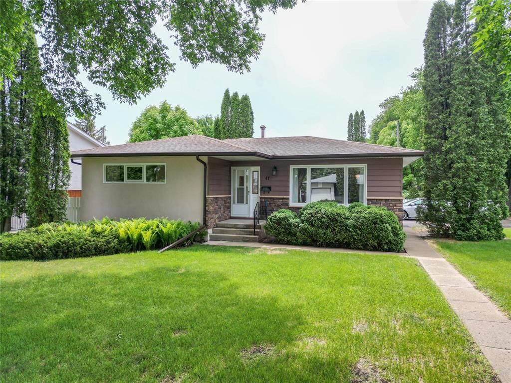 Property Photo: 41 Garwood Drive MB R7A 2K6