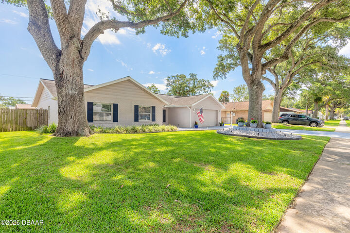 Property Photo:  1409 Edgewater Road  FL 32114 