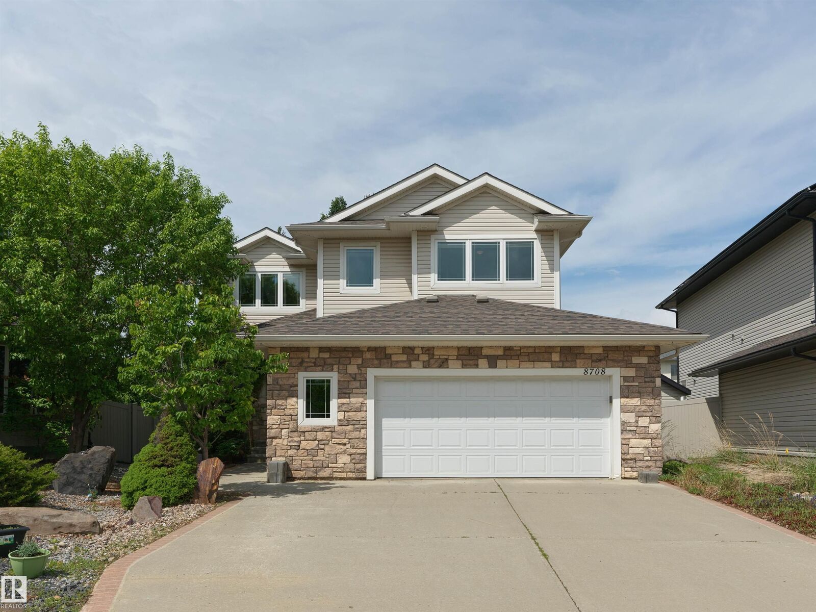 Property Photo:  8708 207 Street NW  AB T5T 6Y1 