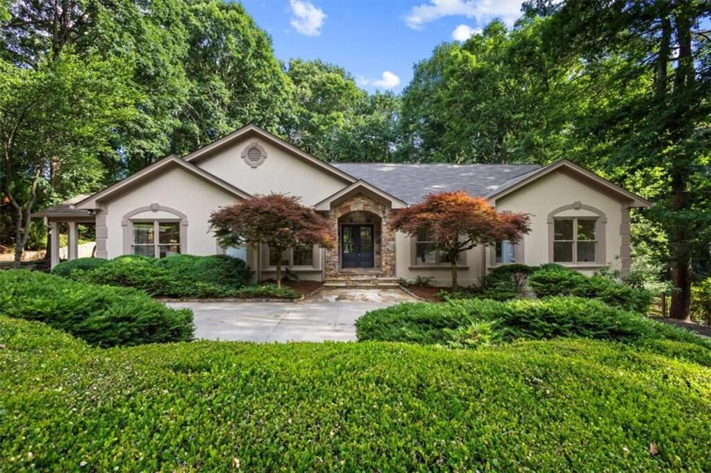 Property Photo:  8920 Huntcliff Trce  GA 30350 