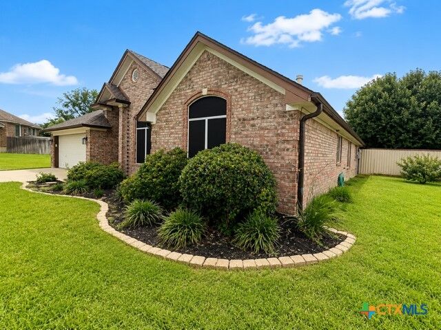 Property Photo: 601 Lantana Street TX 76548