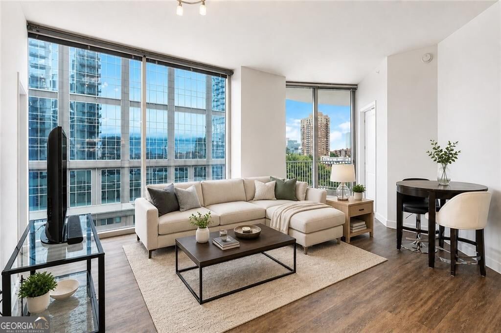 Property Photo: 400 W Peachtree Street NW 806 GA 30308