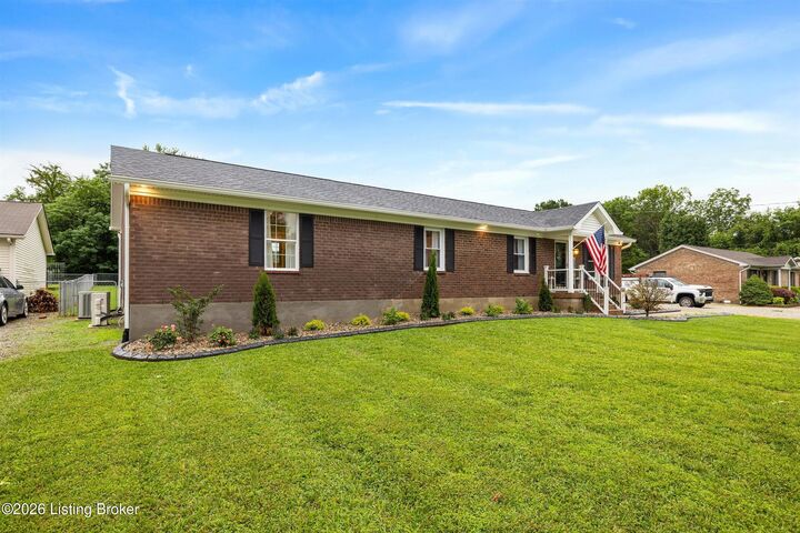 Property Photo:  380 Oakrun Dr  KY 40047 