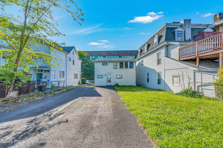 Property Photo:  905 Slocum Avenue  PA 18505 