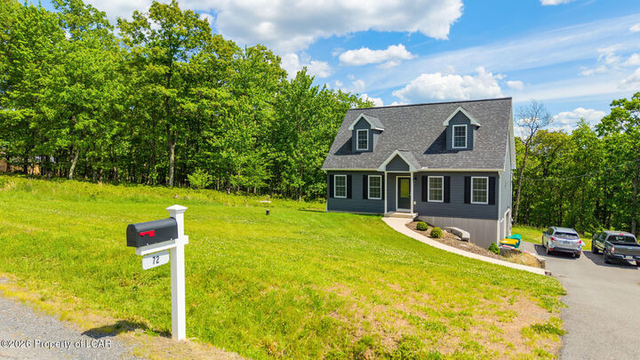 Property Photo:  72 Bentwood Road  PA 18222 