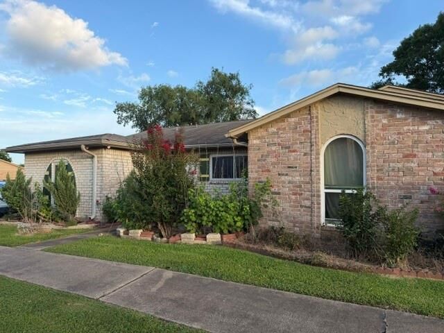 Property Photo:  13074 Clarewood Drive  TX 77072 