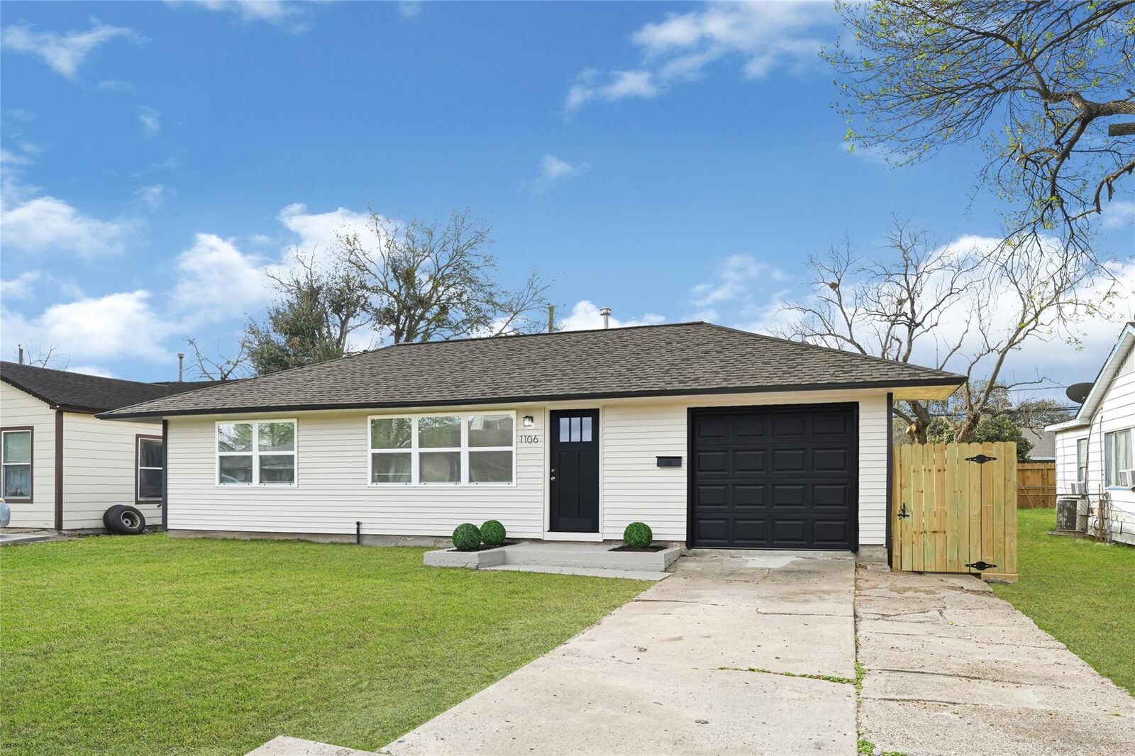 Property Photo: 1106 Pauline Avenue TX 77502