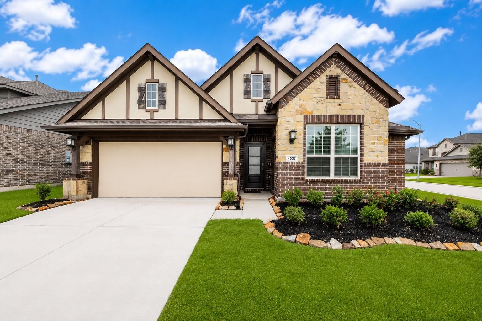 Property Photo: 4537 Whitehaven Pine Way TX 77583