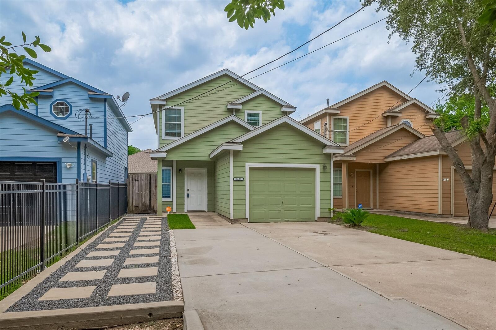 Property Photo: 6623 Arabella Street TX 77091