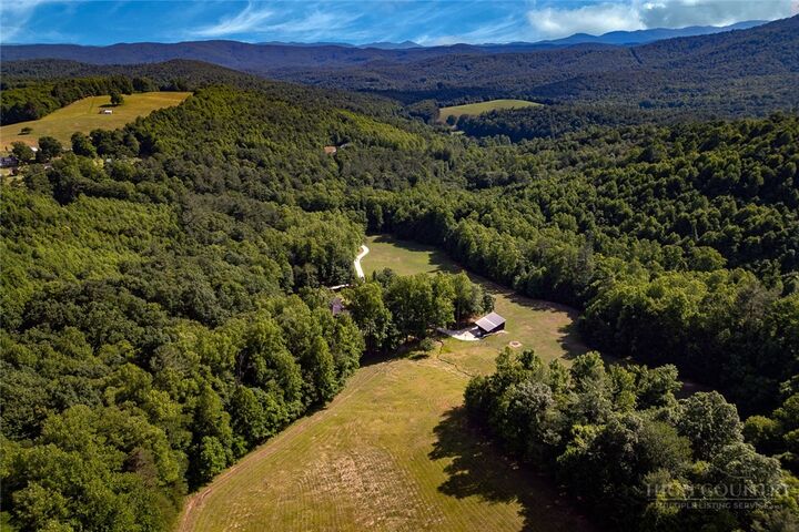 Property Photo:  5712 Summit Road  NC 28665 