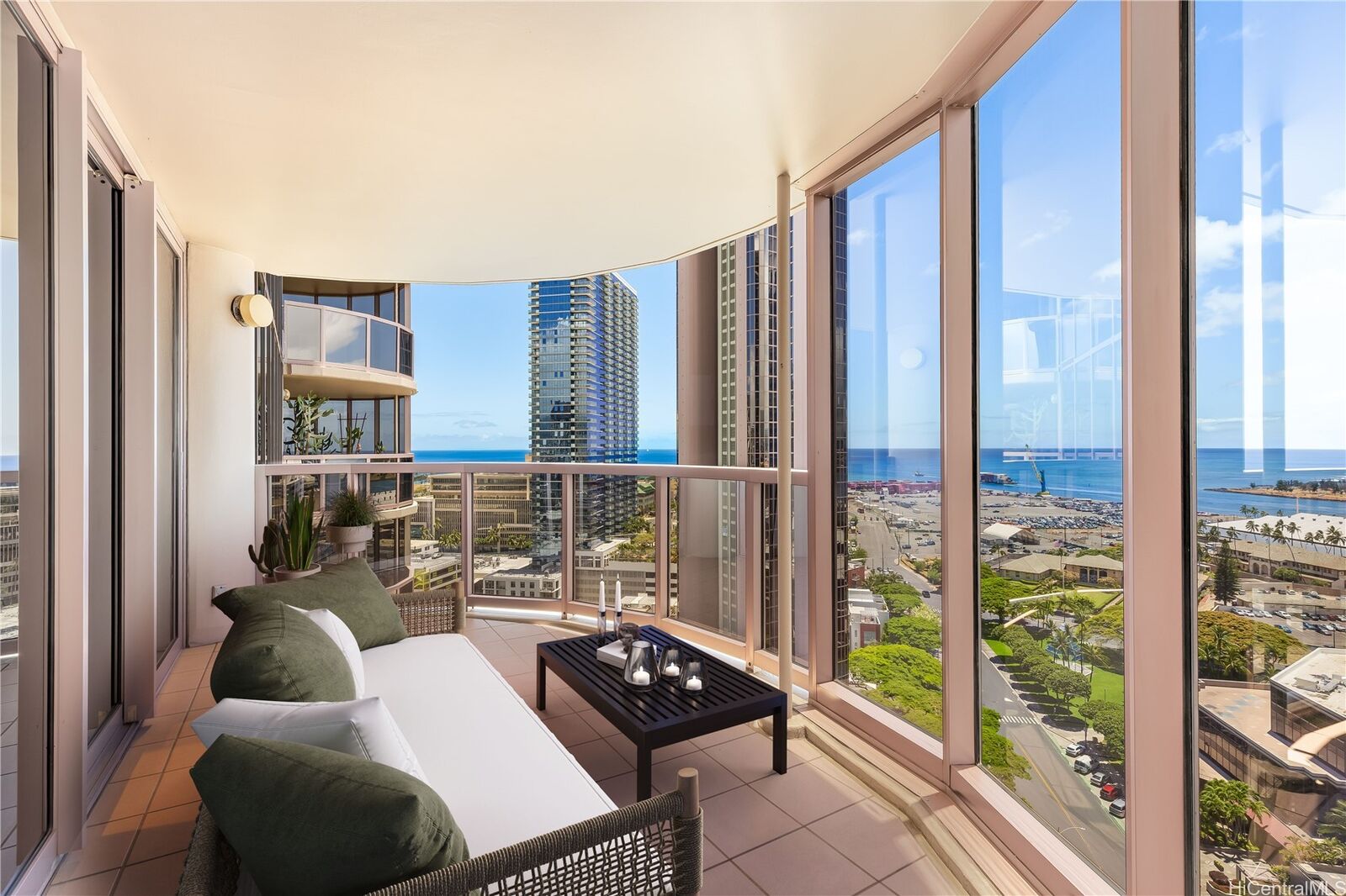 Property Photo: 425 South Street 2203 HI 96813
