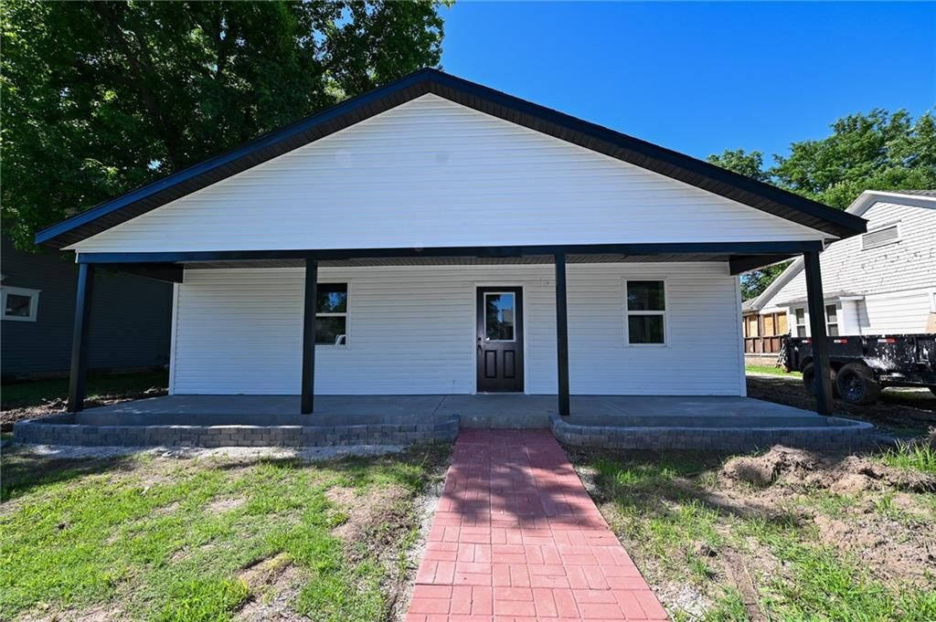 Property Photo:  524 E Allison Street  MO 64772 