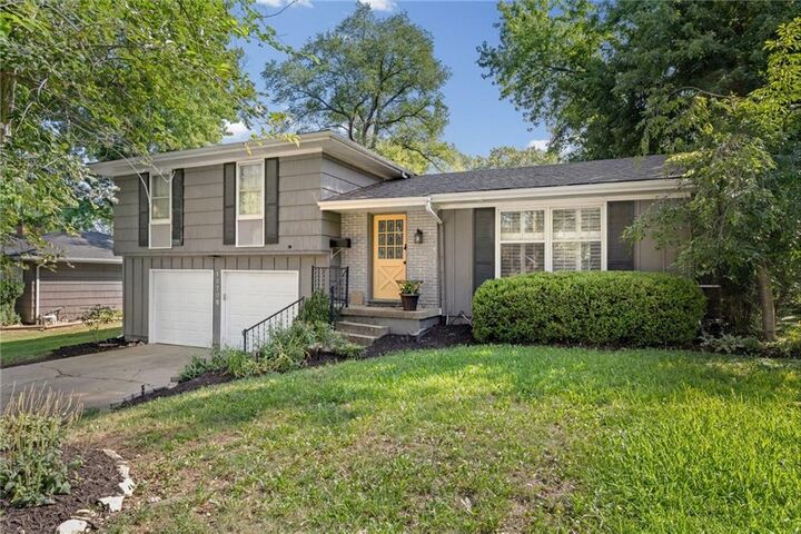 Property Photo: 10705 Walrond Avenue MO 64137
