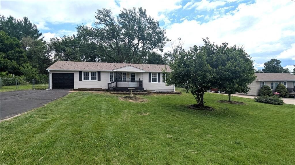 Property Photo: 411 N Cogan Lane MO 64050