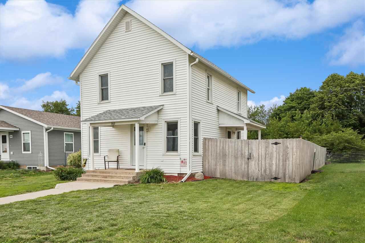 Property Photo:  302 W Linn St.  IA 52755 