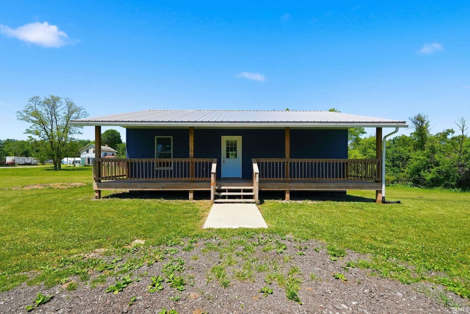 Property Photo: 4044 E US Highway 20 IN 46703