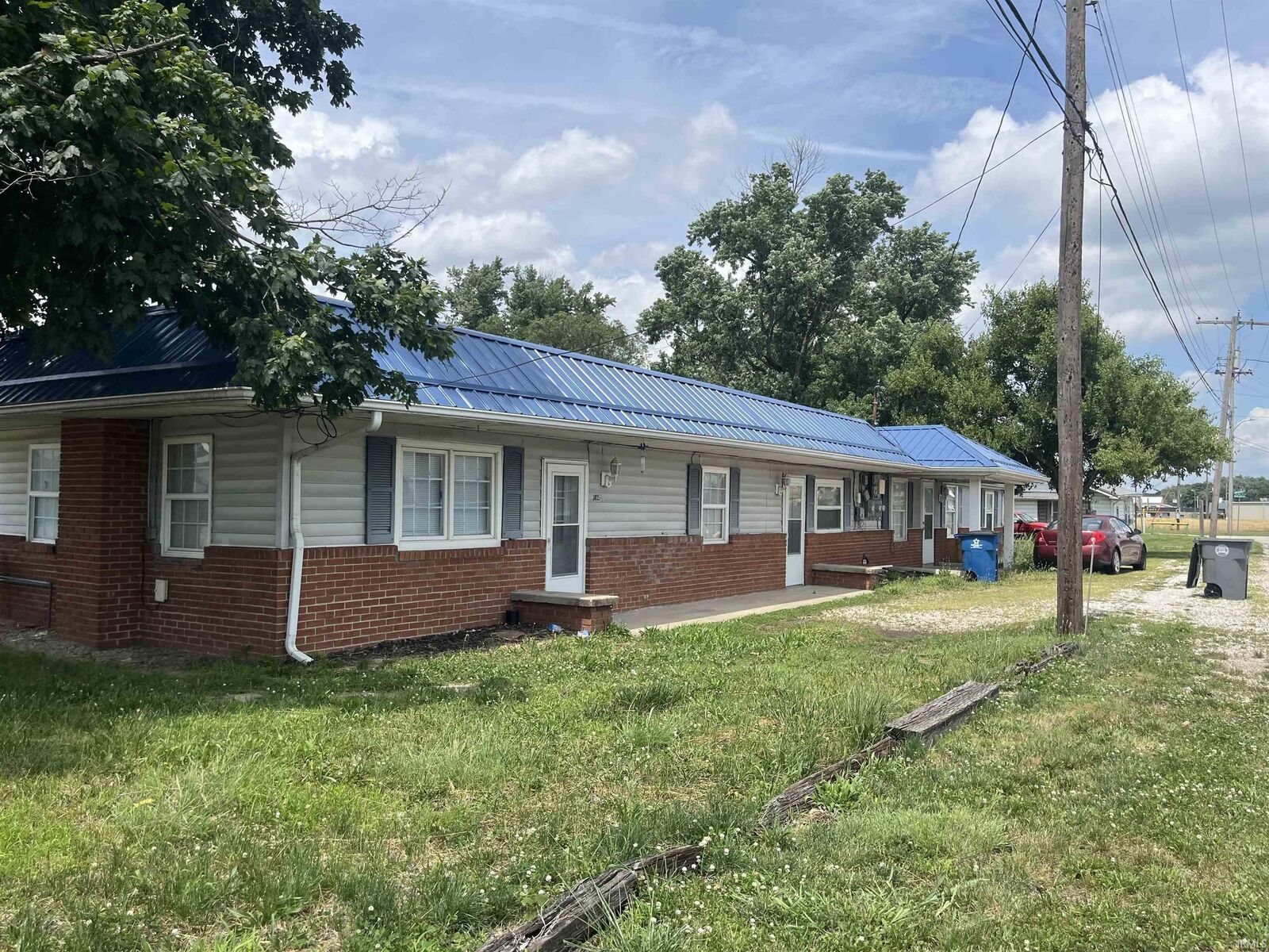 Property Photo: 1405 S 15th Street IN 47591