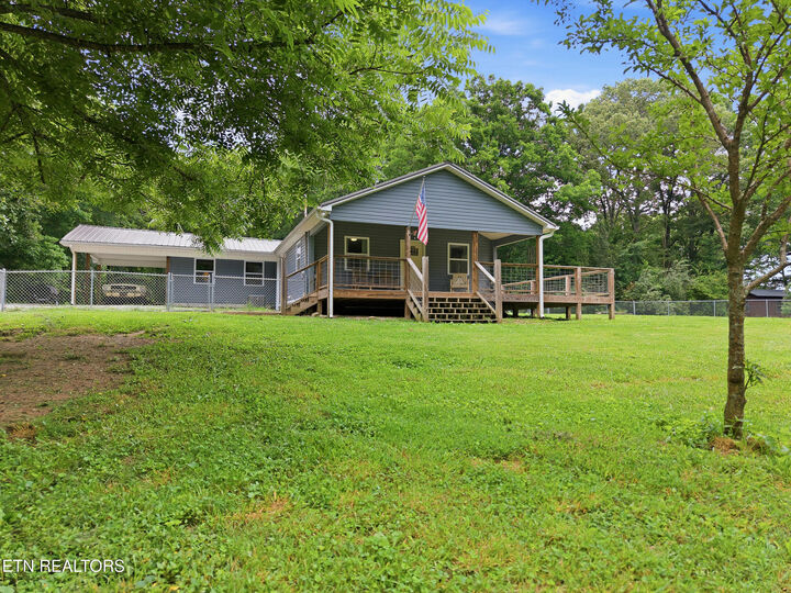Property Photo: 600 W End Rd TN 37854