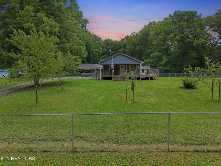 Property Photo: 600 W End Rd TN 37854