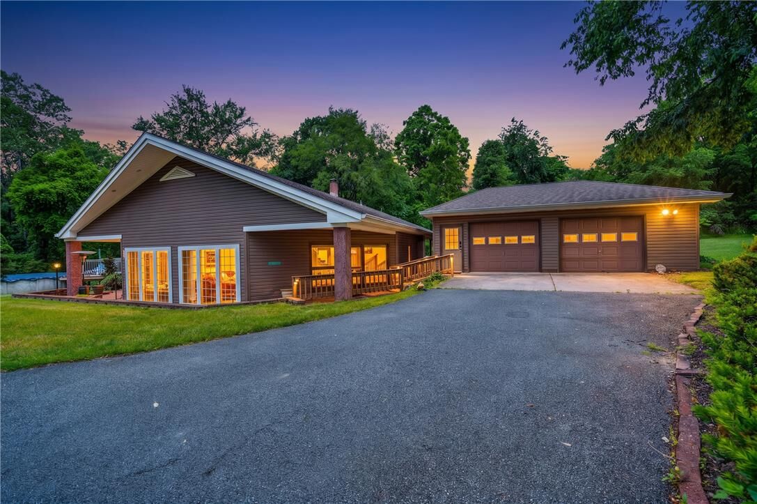 Property Photo:  940 Potomac Street  PA 18343 