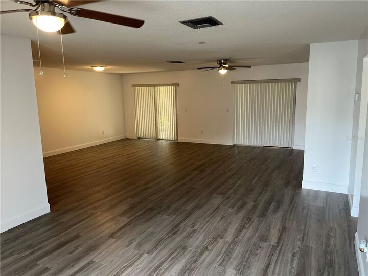 Property Photo: 10108 Bluff Court FL 32821
