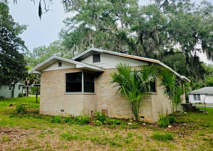Property Photo: 501 Lee Street FL 34748