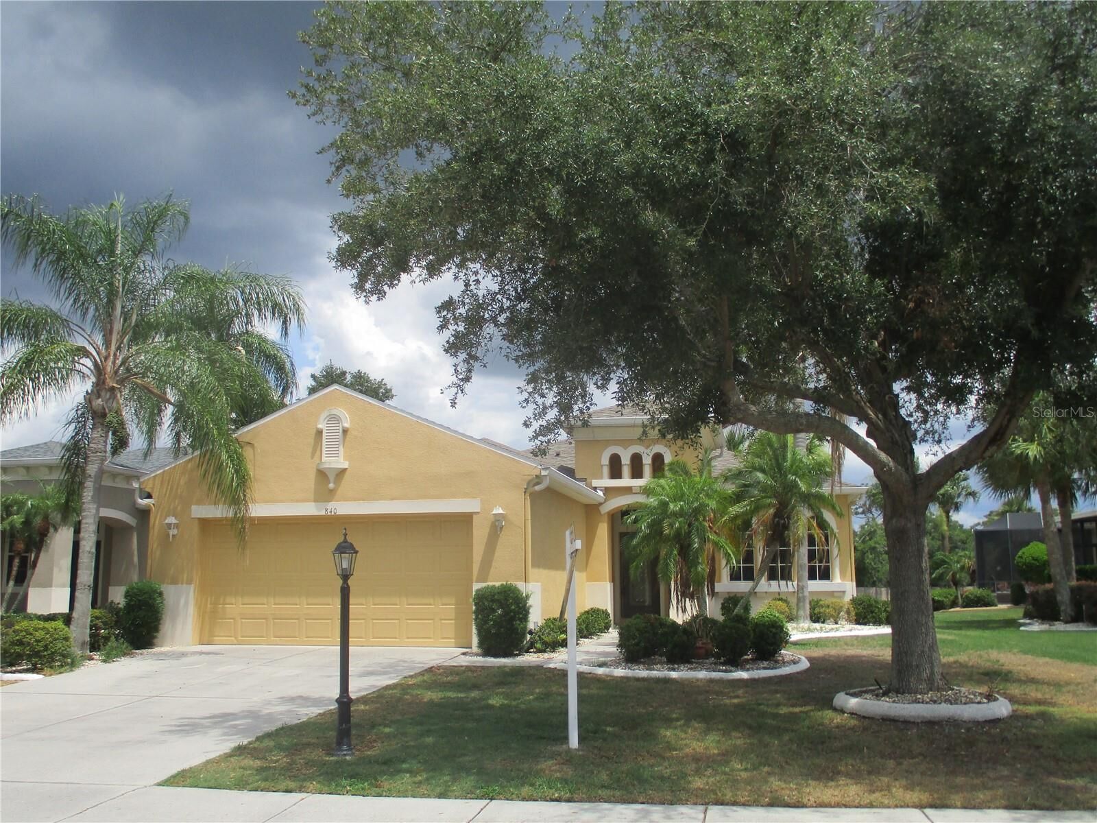 Property Photo: 840 King Leon Way FL 33573
