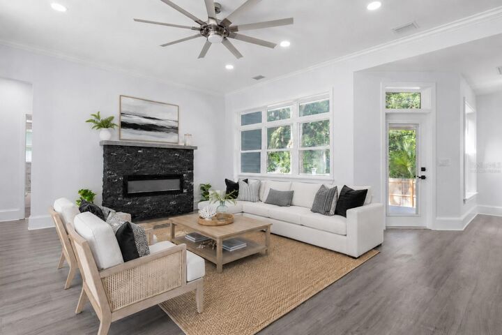 Property Photo: 117 Hernandez Avenue FL 32137