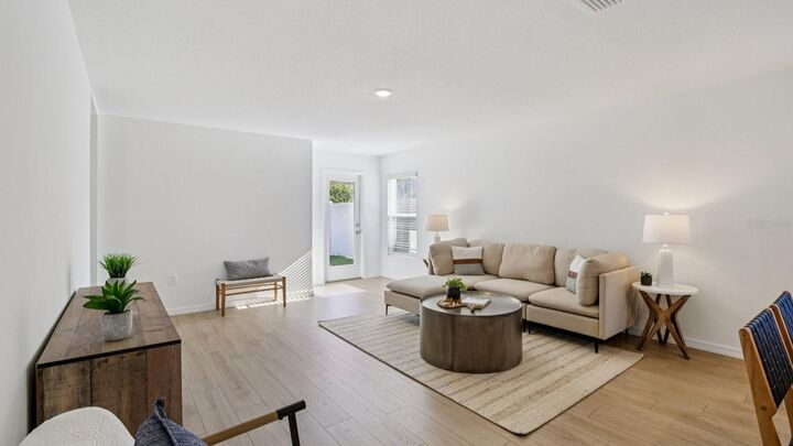 Property Photo: 1119 Wild Clover Way FL 33566