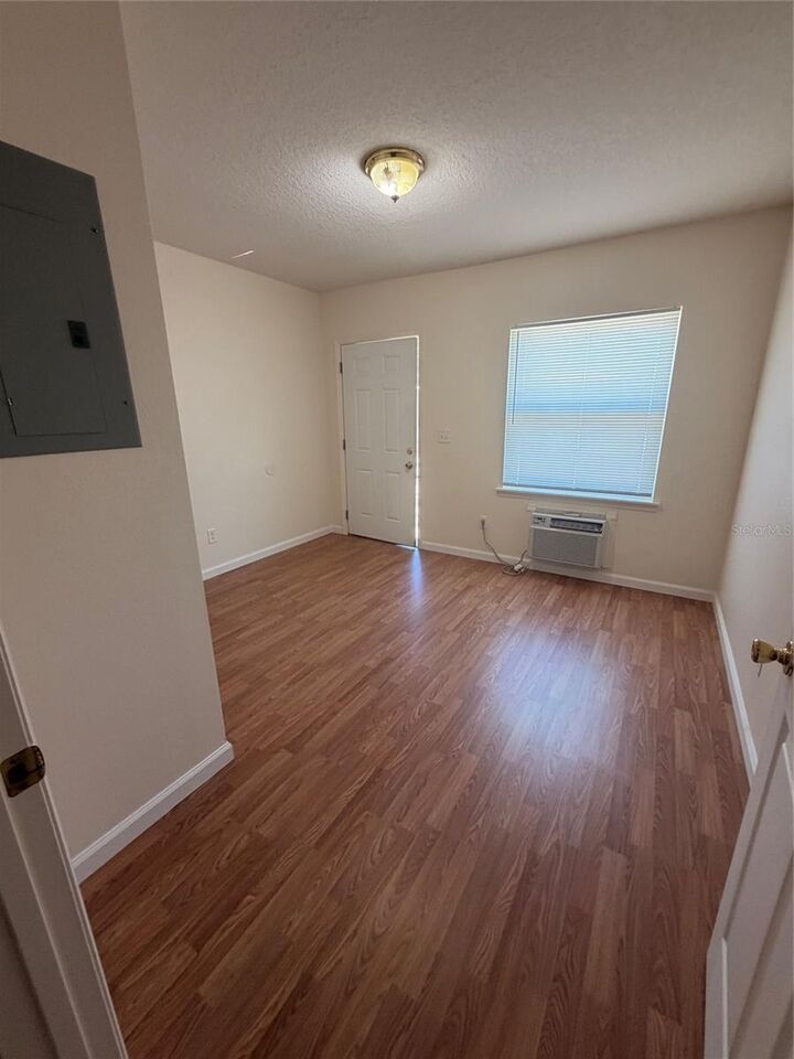 Property Photo:  110 Forest Avenue 11  FL 33837 