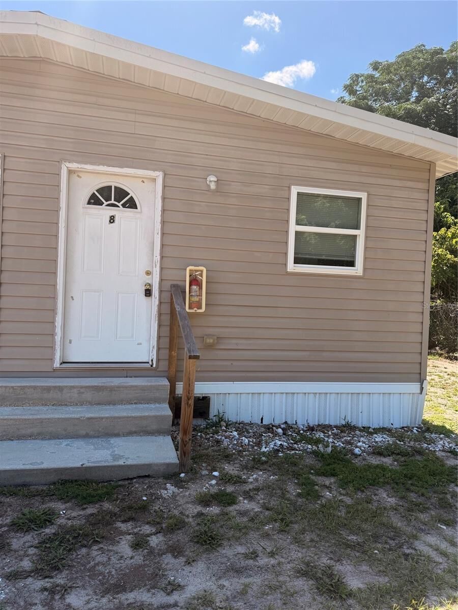 Property Photo:  110 Forest Avenue 8  FL 33837 