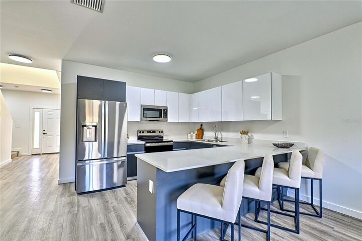 Property Photo: 1591 NW 29th Road 4 FL 32605