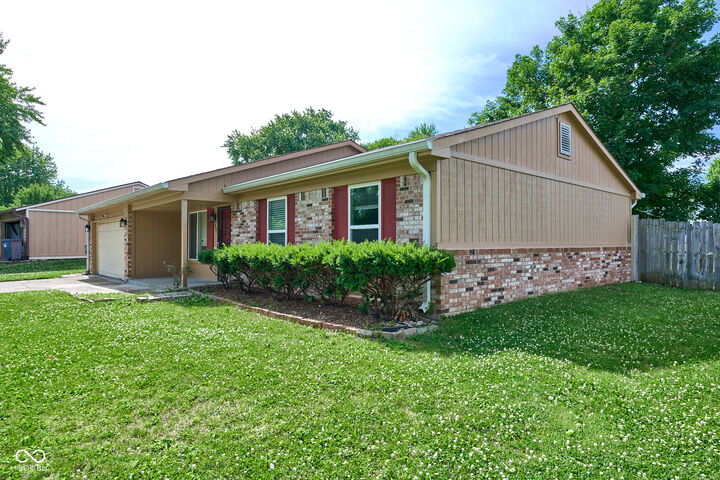 Property Photo:  805 Burr Oak Drive  IN 46217 