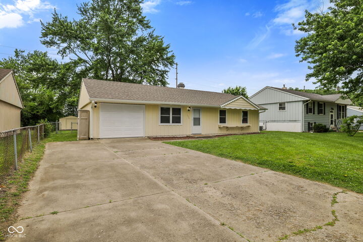 Property Photo:  1317 Bramble Way  IN 46011 