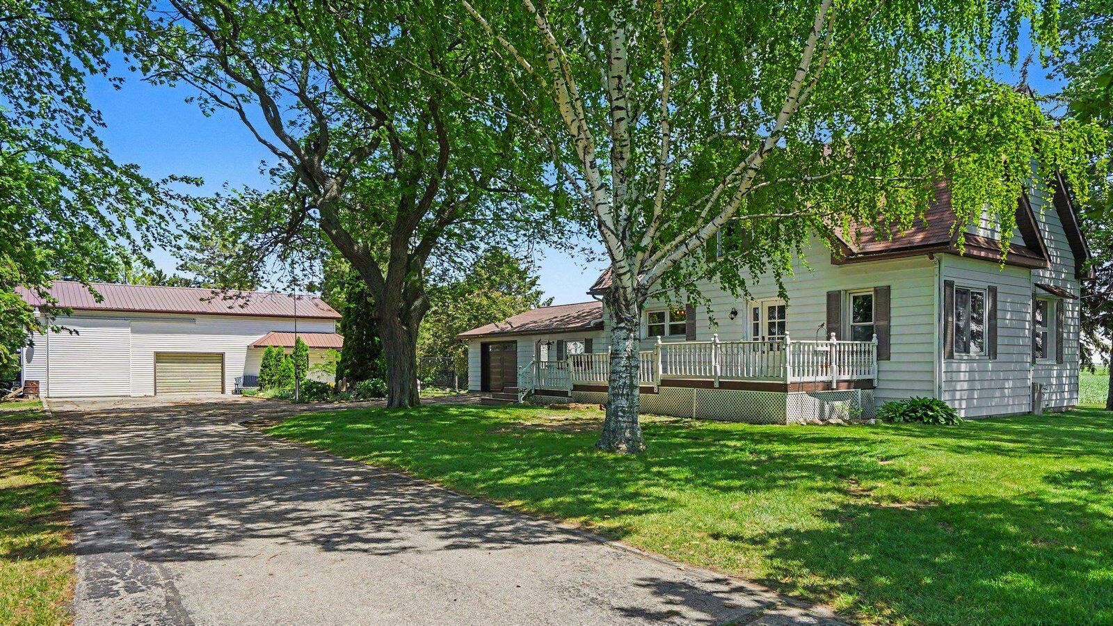 Property Photo:  4250 Dickerson Road  MI 48701 