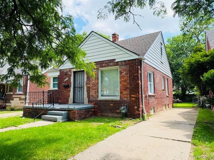Property Photo:  8260 Coyle Street  MI 48228 2451 