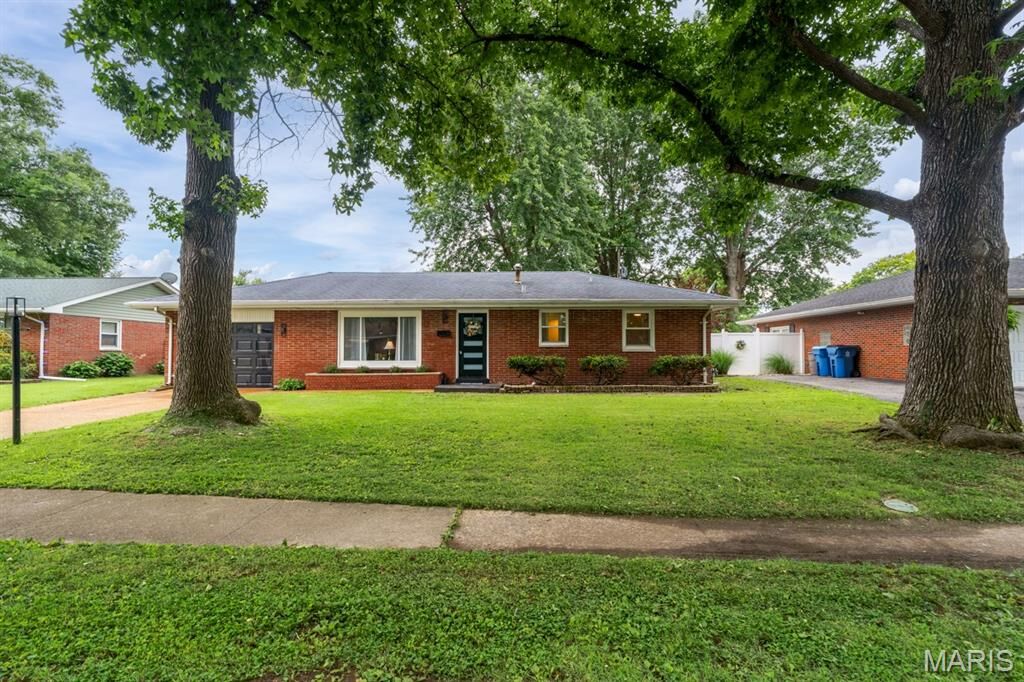 Property Photo: 41 Riviera Drive IL 62040